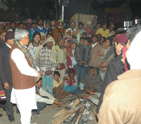Alav for the poor: Nitish Kumar near Engineering College Chauraha , Patna on 18th Dec., 2008.
