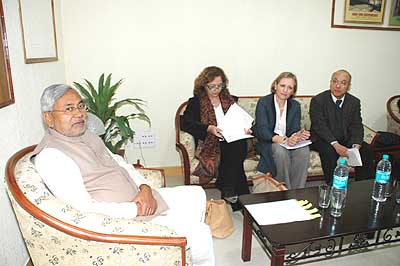 Patna: NItish with Ms Isabel Guerrero, Country Director World Bank, Ms Susanna Moorehead Department of International Development (DFID, UK) and Mr. Tadashi Kondo, Country Director India, ADB